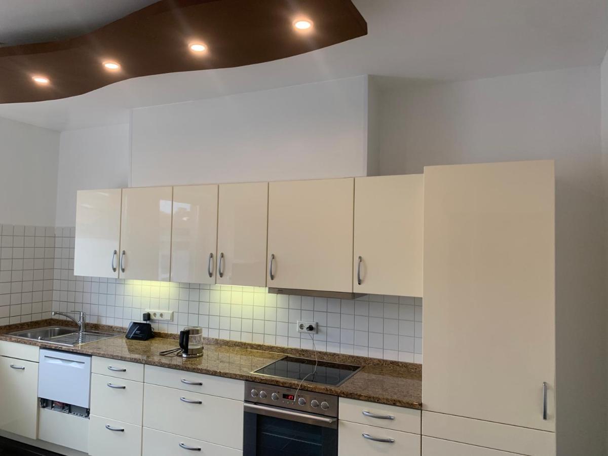 Mainpark 4 Schlafzimmer Bis Zu 10 Personen Direkt Ueber Aschaffapartment Bei Aschaffenburg Apartment