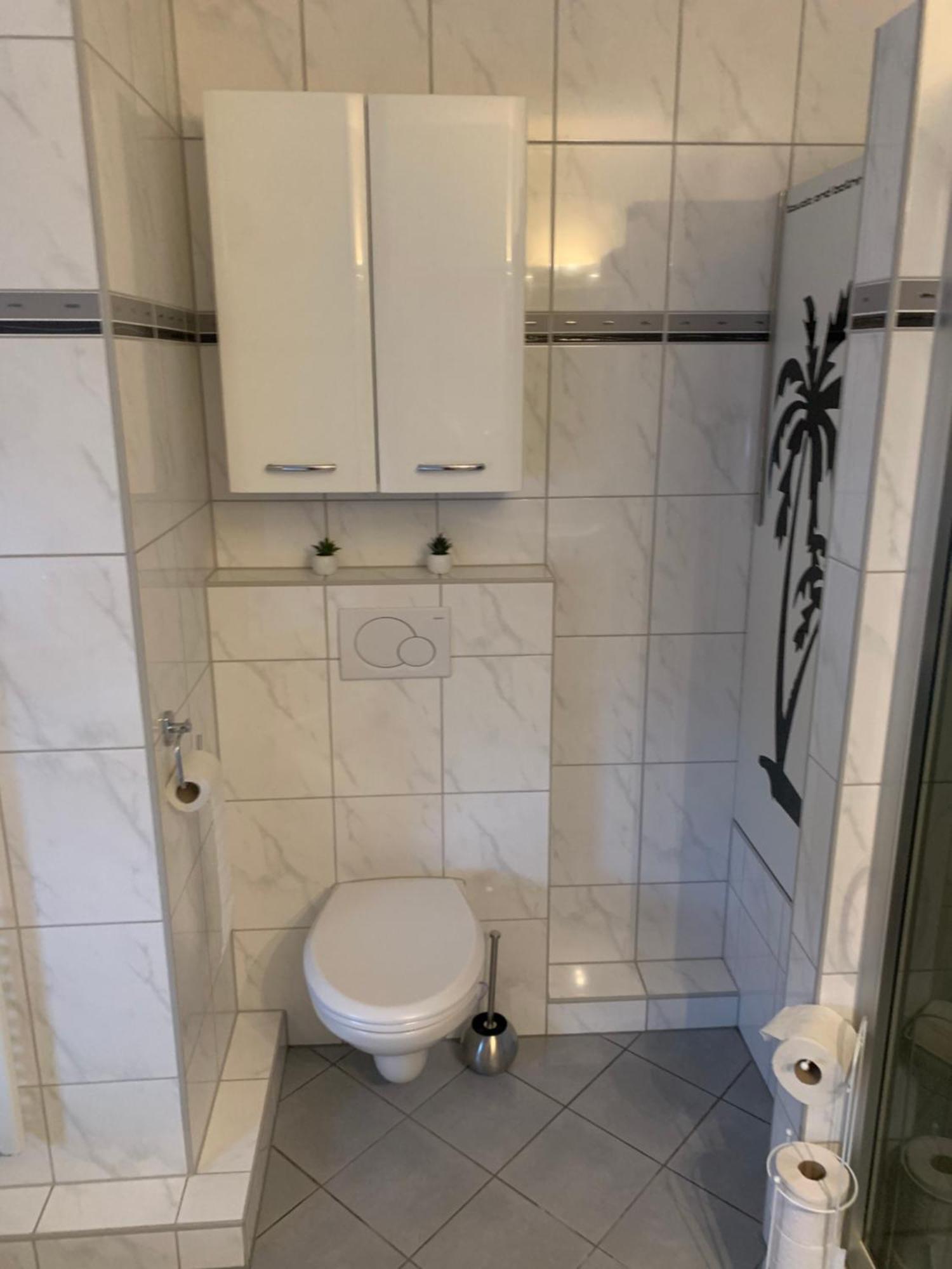 Mainpark 4 Schlafzimmer Bis Zu 10 Personen Direkt Ueber Aschaffapartment Bei Aschaffenburg Mainaschaff