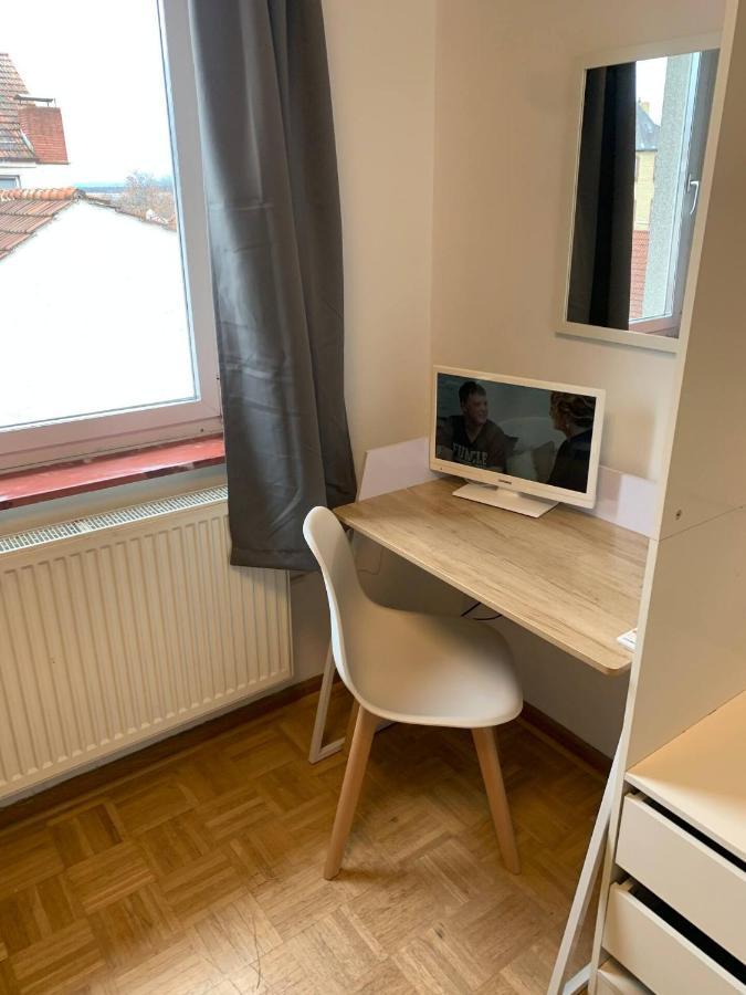Mainpark 4 Schlafzimmer Bis Zu 10 Personen Direkt Ueber Aschaffapartment Bei Aschaffenburg Apartment