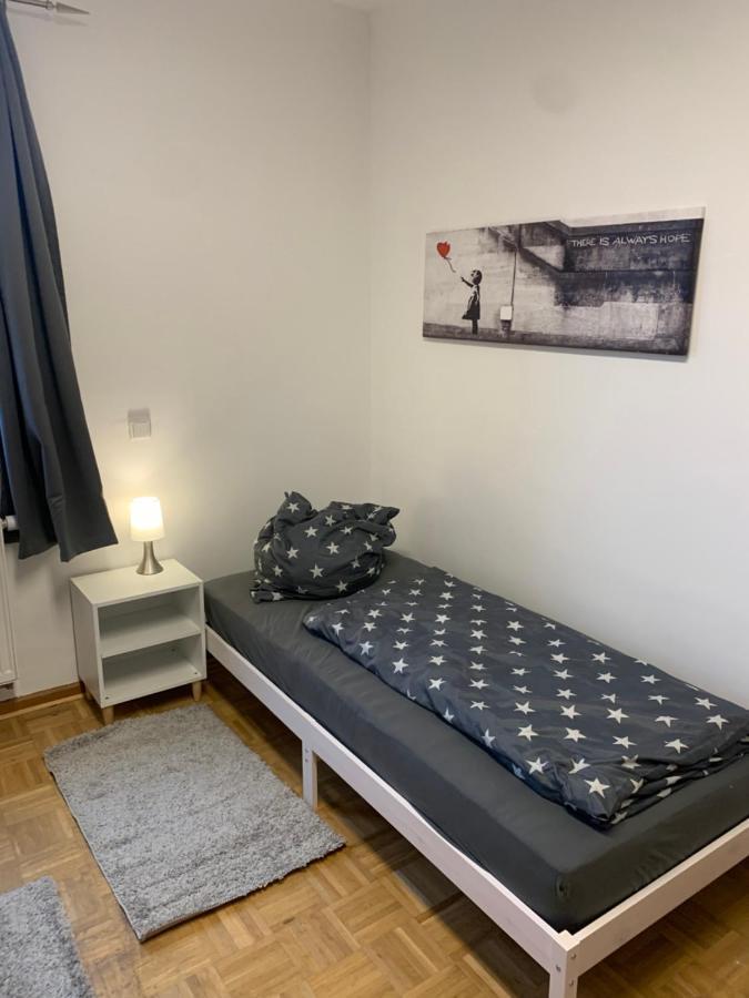 Mainpark 4 Schlafzimmer Bis Zu 10 Personen Direkt Ueber Aschaffapartment Bei Aschaffenburg Mainaschaff