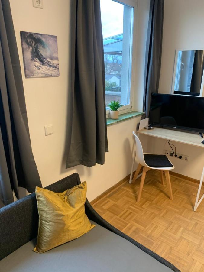 Apartment Mainpark 4 Schlafzimmer Bis Zu 10 Personen Direkt Ueber Aschaffapartment Bei Aschaffenburg Mainaschaff
